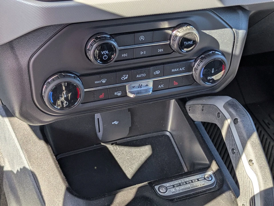 2022 Ford Bronco 6th Gen - Image 25 of 31