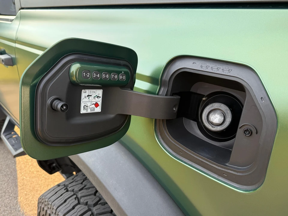2022 Ford Bronco 6th Gen - Image 20 of 31