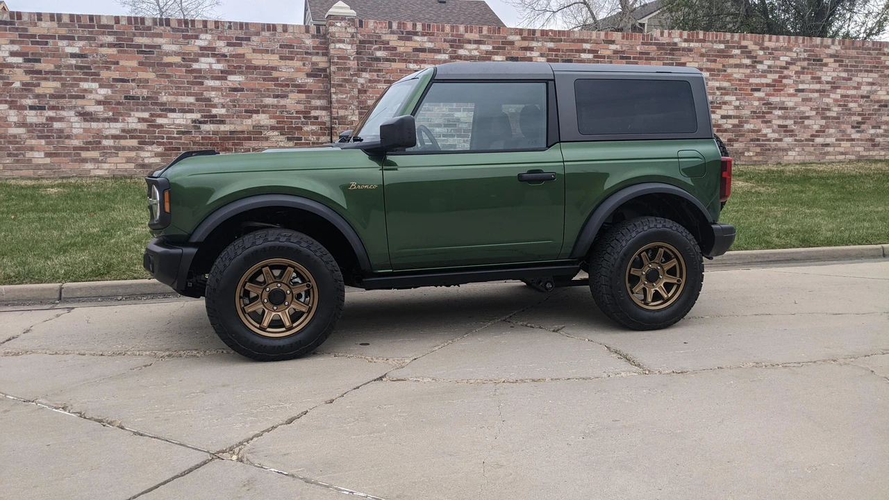 2022 Ford Bronco 6th Gen - Image 15 of 31