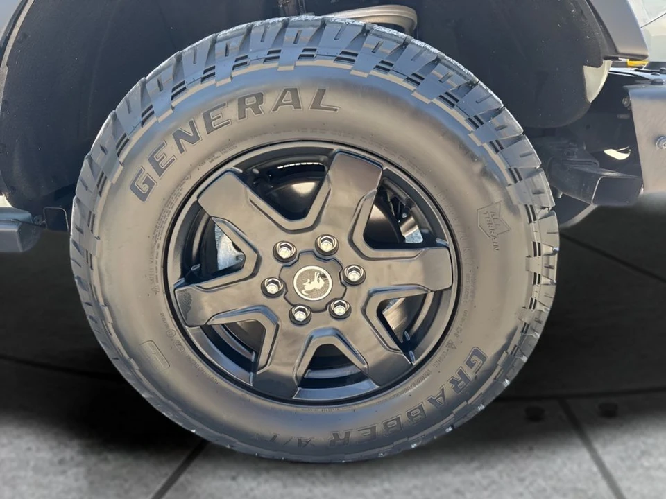 2022 Ford Bronco 6th Gen - Image 23 of 25