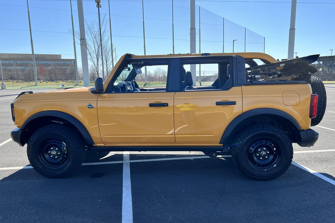 2022 Ford Bronco 6th Gen - Image 3 of 31