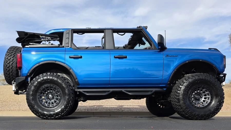 2022 Ford Bronco 6th Gen - Image 2 of 31