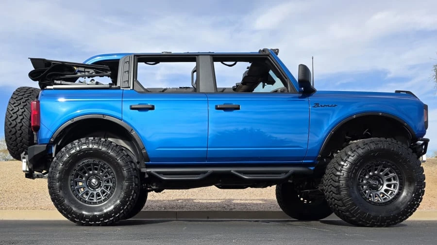 2022 Ford Bronco 6th Gen - Image 15 of 31