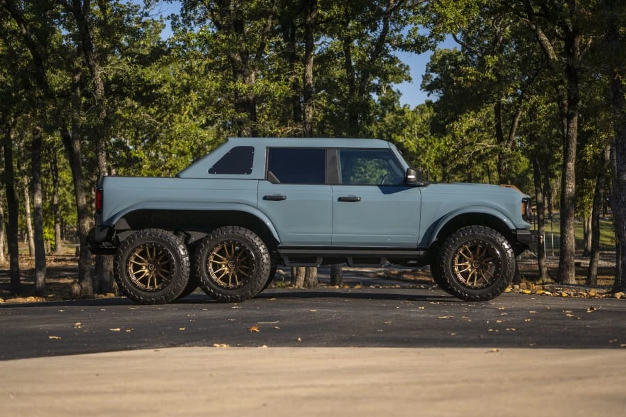 2022 Ford Bronco 6th Gen - Image 17 of 31