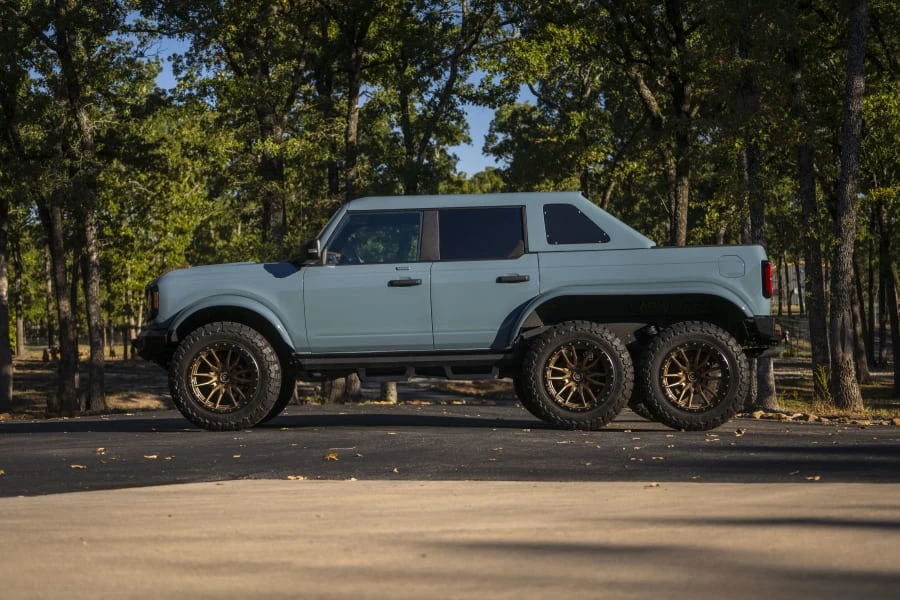 2022 Ford Bronco 6th Gen - Image 2 of 31