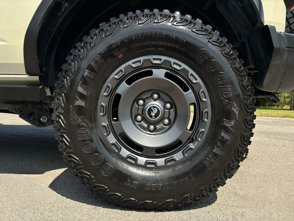 2022 Ford Bronco 6th Gen - Image 10 of 31