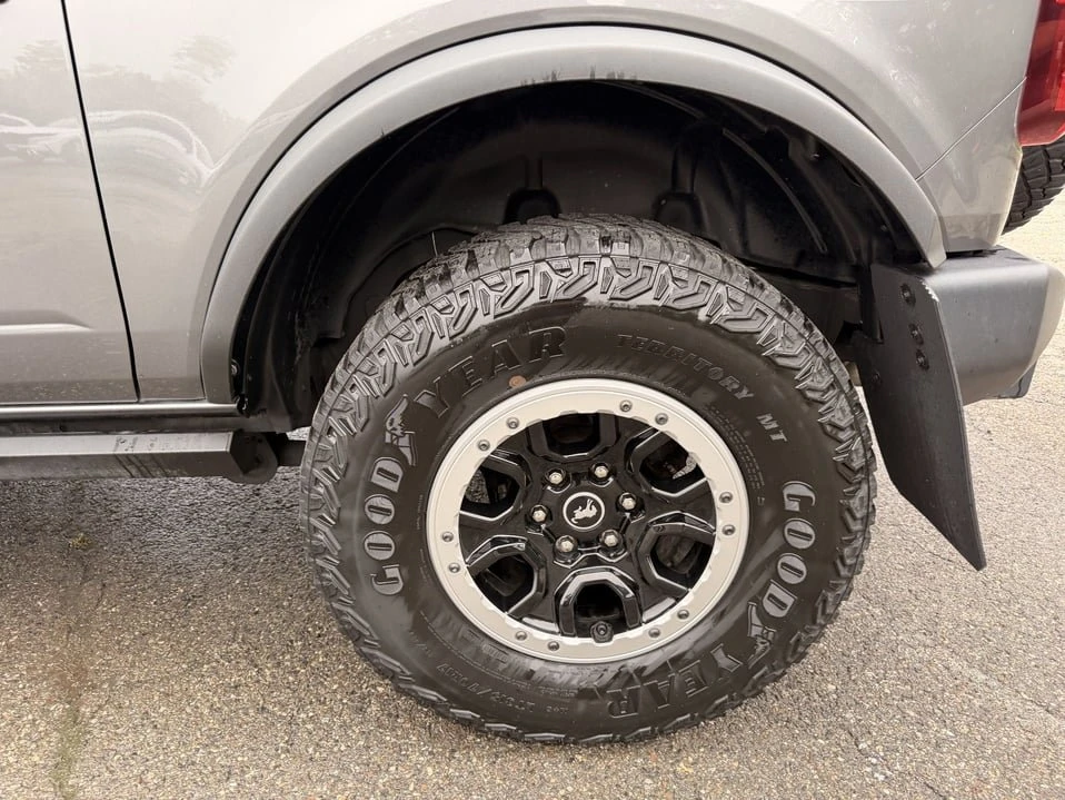 2022 Ford Bronco 6th Gen - Image 9 of 10