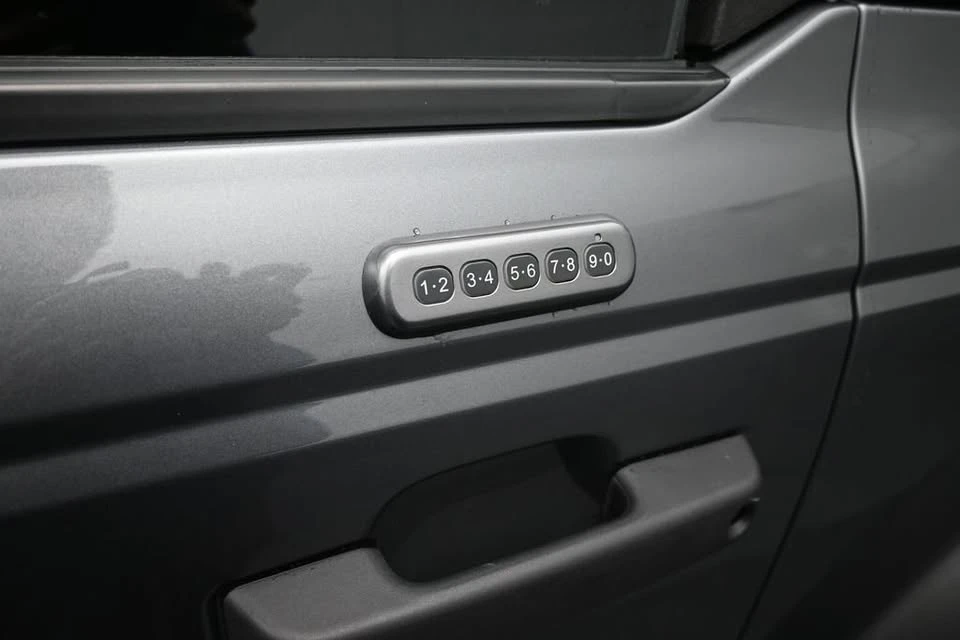 2022 Ford Bronco 6th Gen - Image 10 of 20