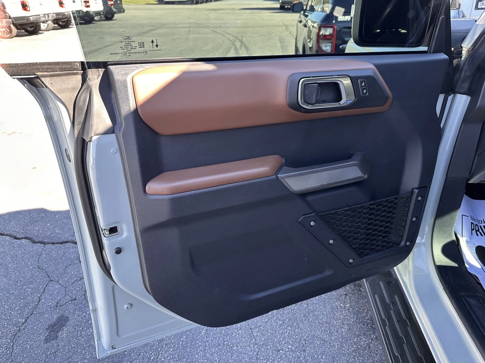 2022 Ford Bronco 6th Gen - Image 9 of 12