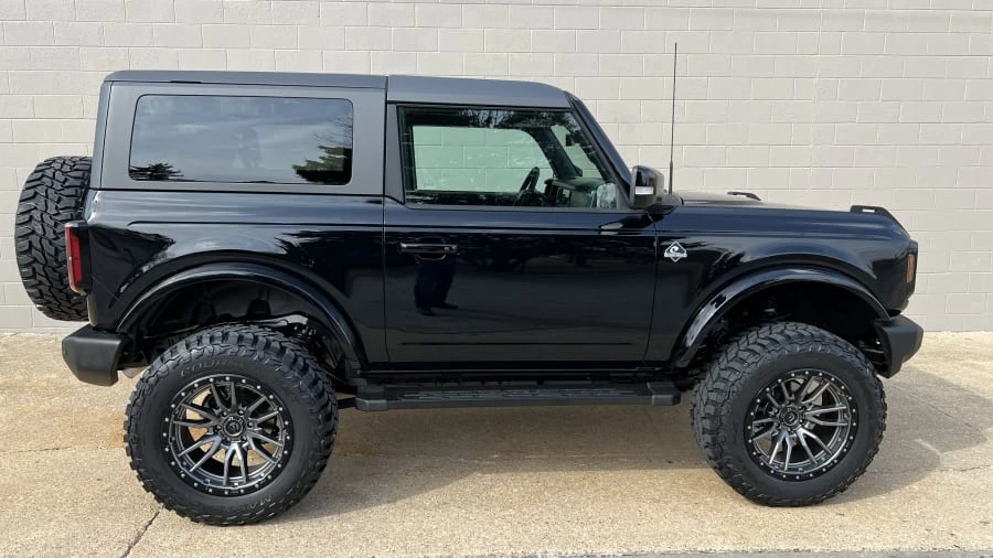 2022 Ford Bronco 6th Gen - Image 9 of 10