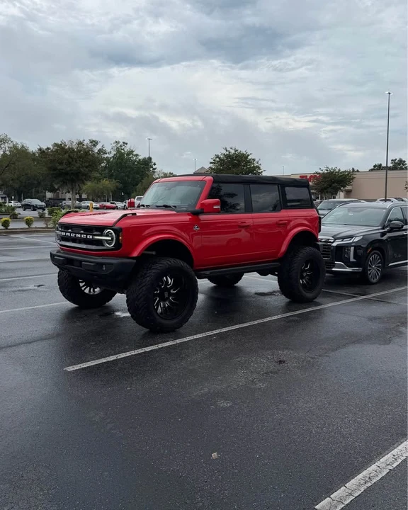 2022 Ford Bronco 6th Gen - Image 9 of 12