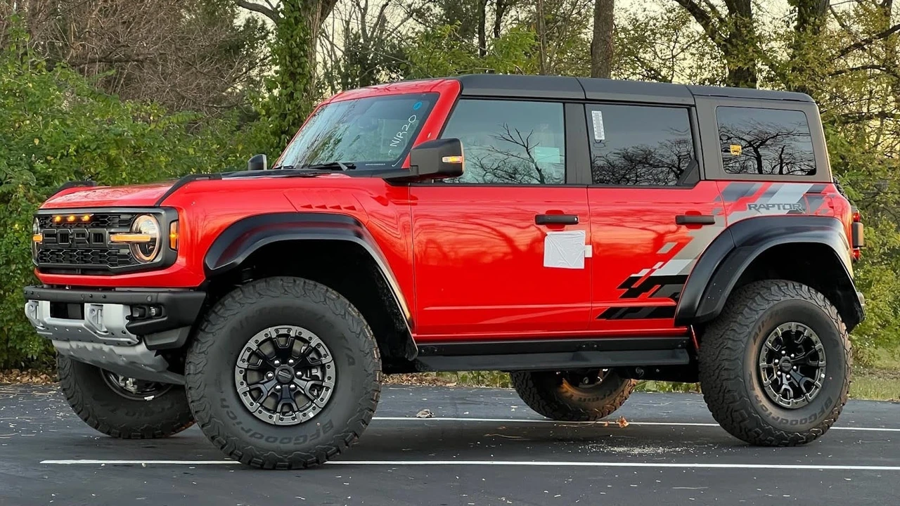 2022 Ford Bronco Raptor 6th Gen - Image 16 of 18