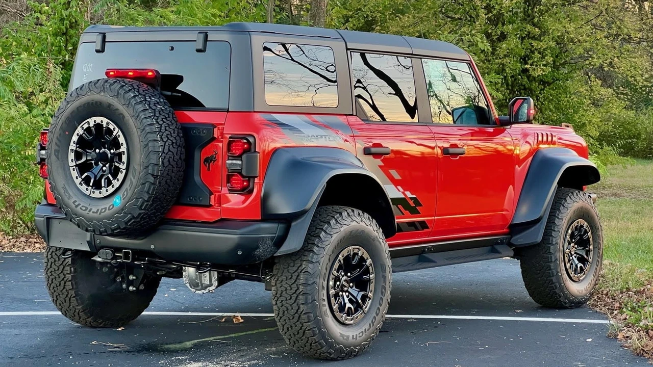 2022 Ford Bronco Raptor 6th Gen - Image 17 of 18