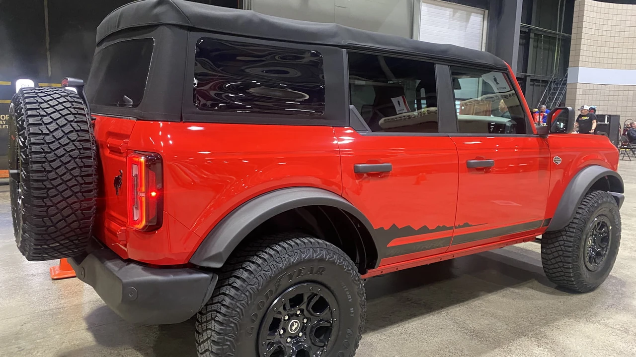 2022 Ford Bronco 6th Gen - Image 2 of 2