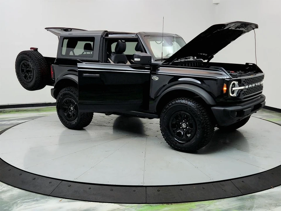 2022 Ford Bronco 6th Gen - Image 10 of 12