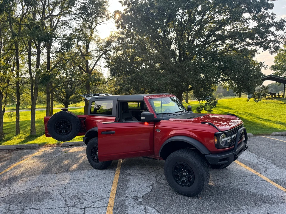 2022 Ford Bronco 6th Gen - Image 15 of 31