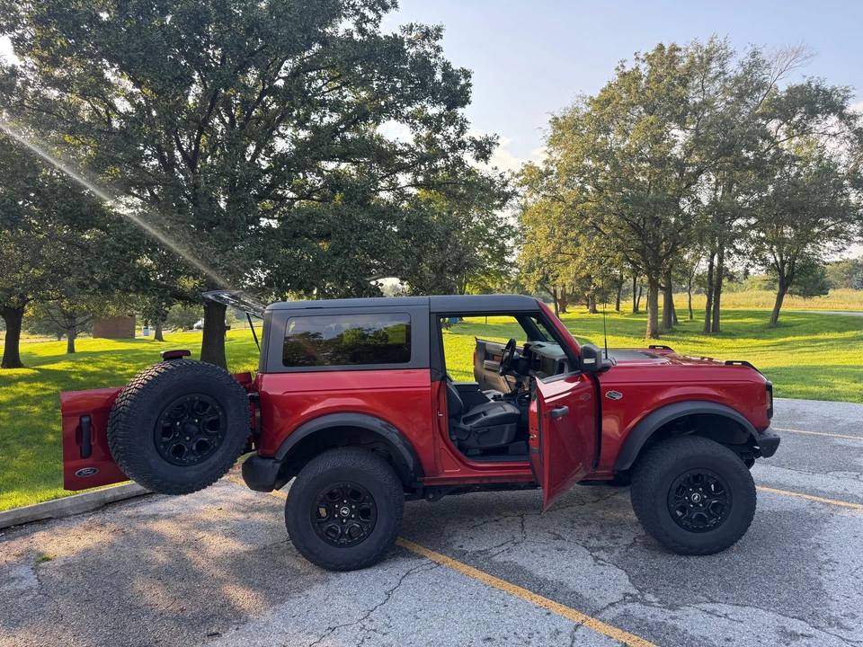 2022 Ford Bronco 6th Gen - Image 14 of 31