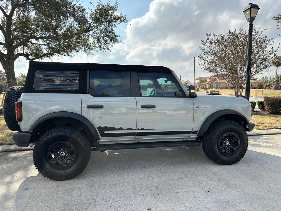 2022 Ford Bronco 6th Gen - Image 17 of 31