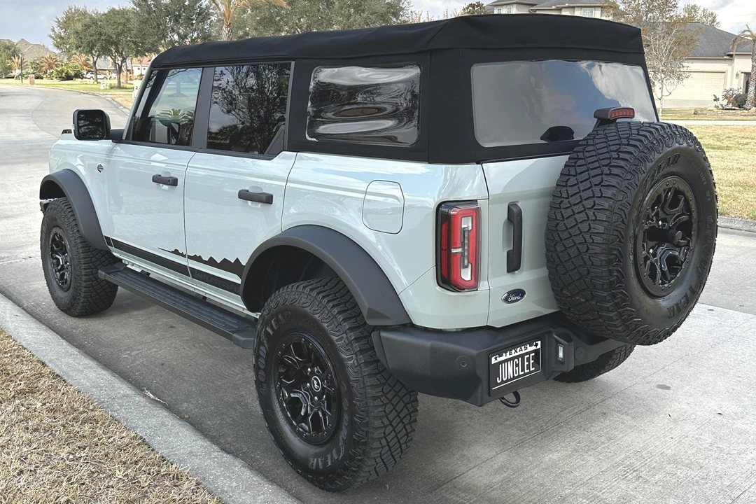 2022 Ford Bronco 6th Gen - Image 5 of 31