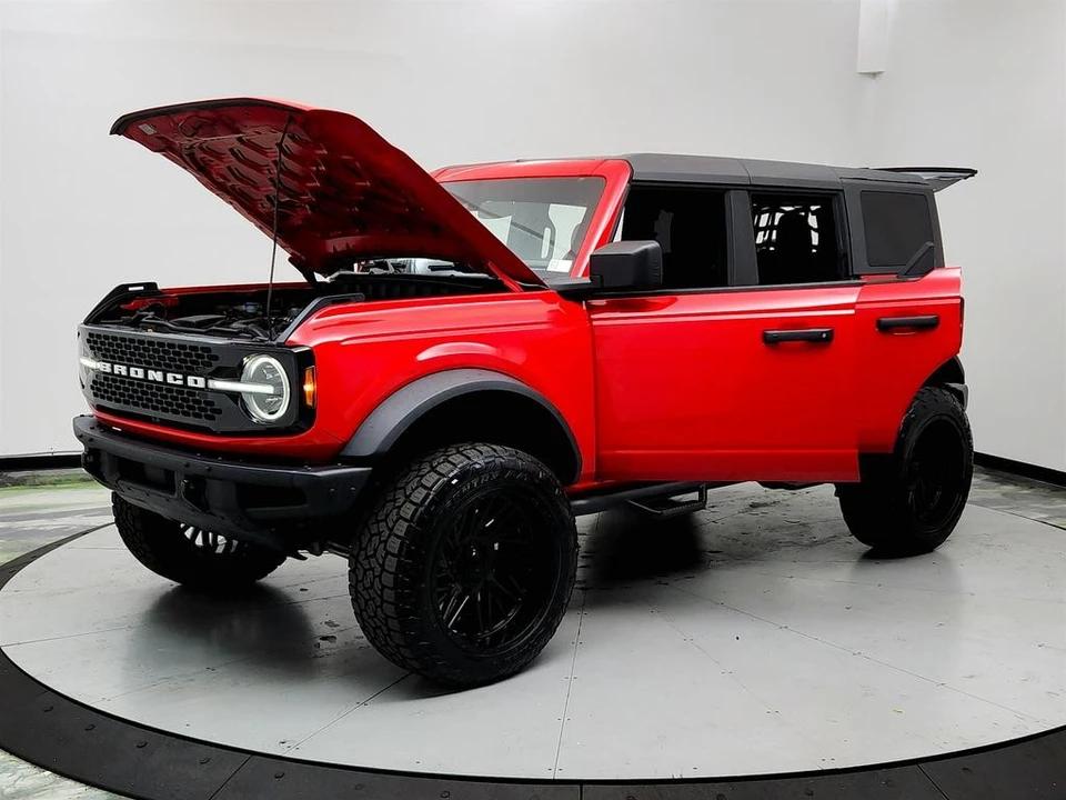2022 Ford Bronco 6th Gen - Image 9 of 12