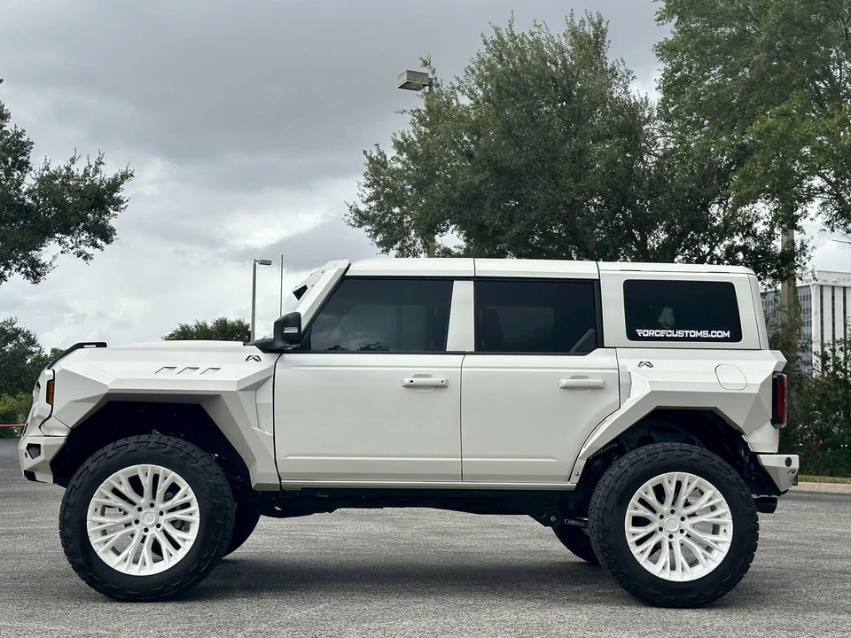 2022 Ford Bronco 6th Gen - Image 2 of 21