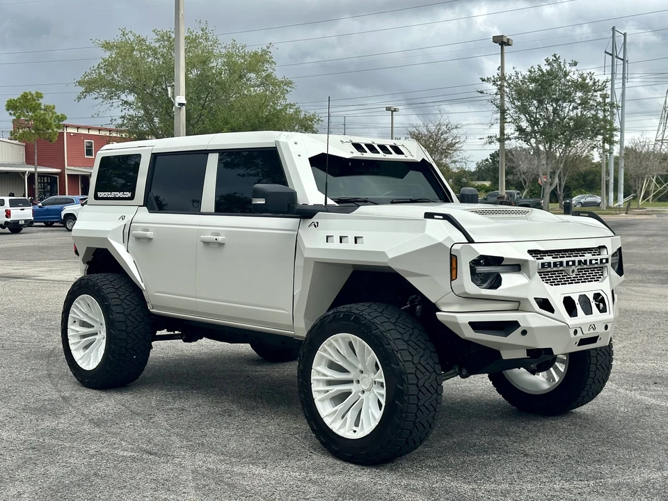 2022 Ford Bronco 6th Gen - Image 8 of 21
