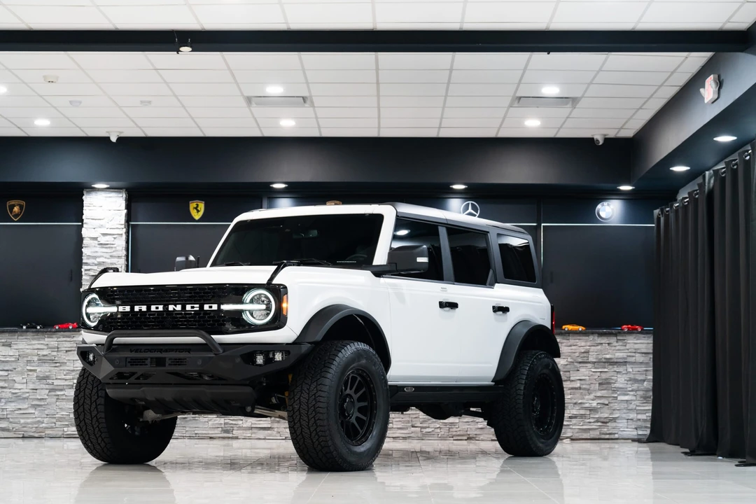 2022 Ford Bronco 6th Gen - Image 8 of 31