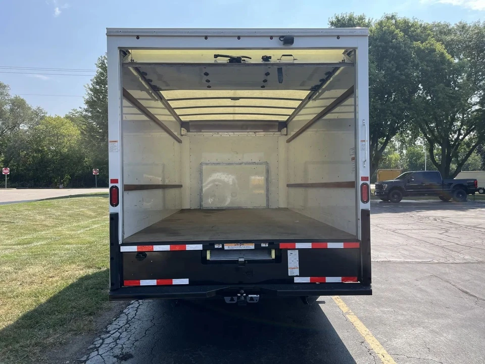 2022 Ford Econoline Van - Image 11 of 12