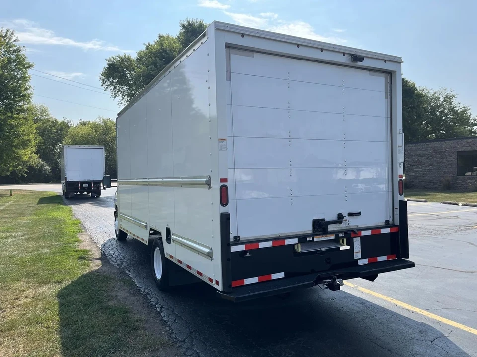 2022 Ford Econoline Van - Image 10 of 12