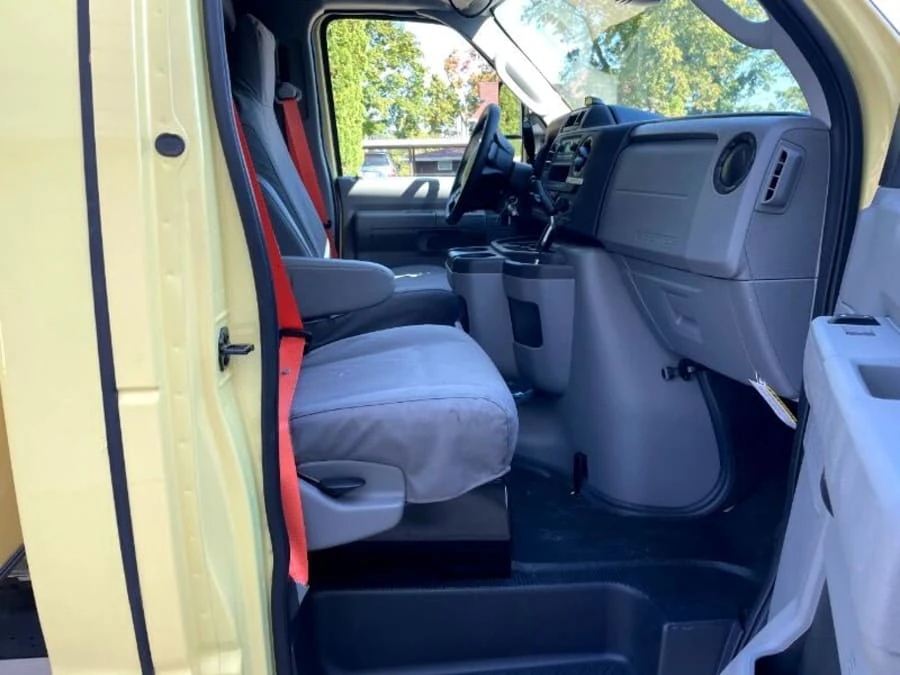 2022 Ford Econoline Van - Image 9 of 17