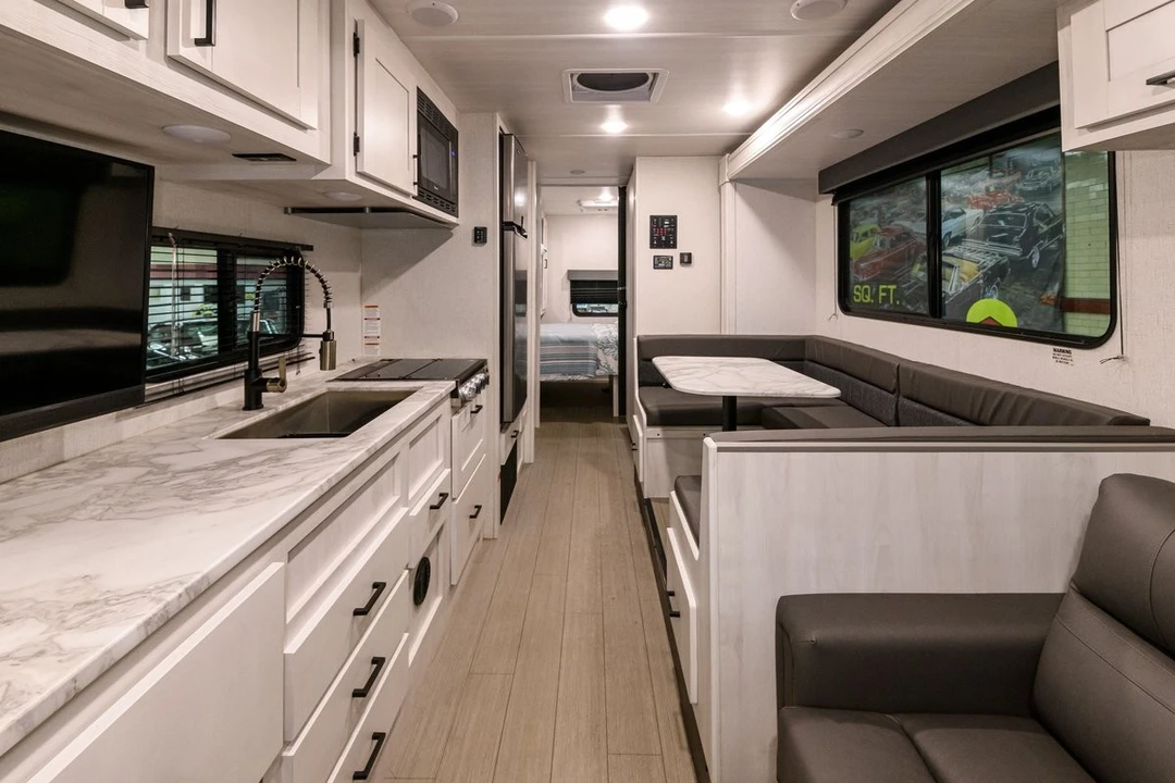 2022 Ford Econoline Van - Image 26 of 31
