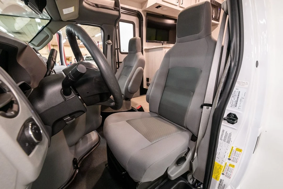 2022 Ford Econoline Van - Image 19 of 31