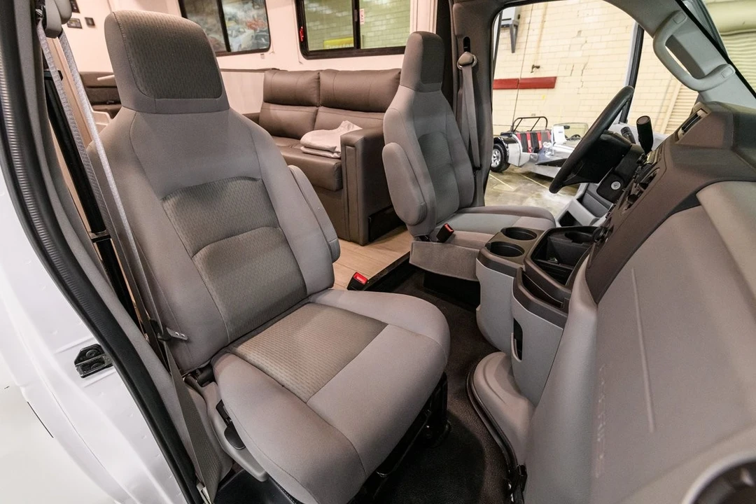 2022 Ford Econoline Van - Image 20 of 31
