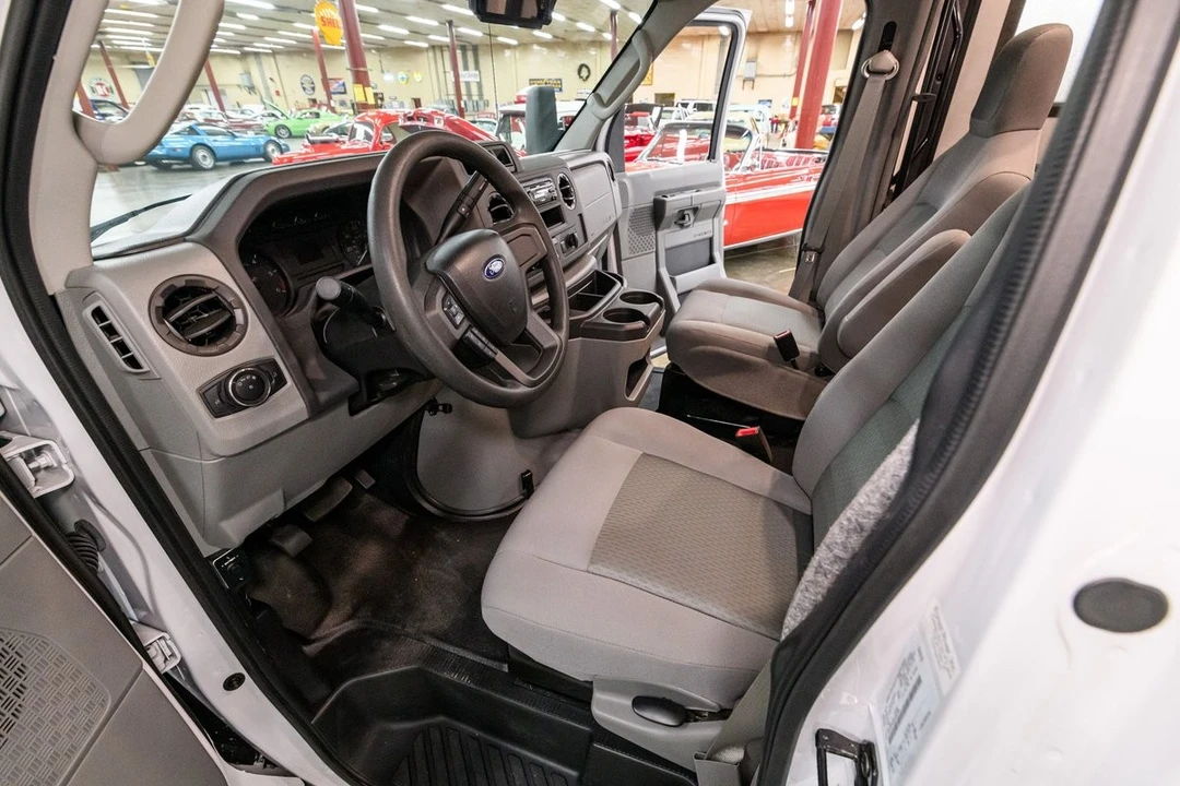 2022 Ford Econoline Van - Image 14 of 31