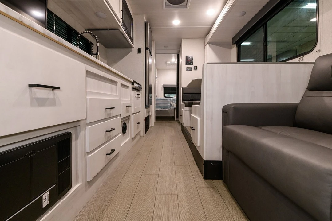 2022 Ford Econoline Van - Image 30 of 31