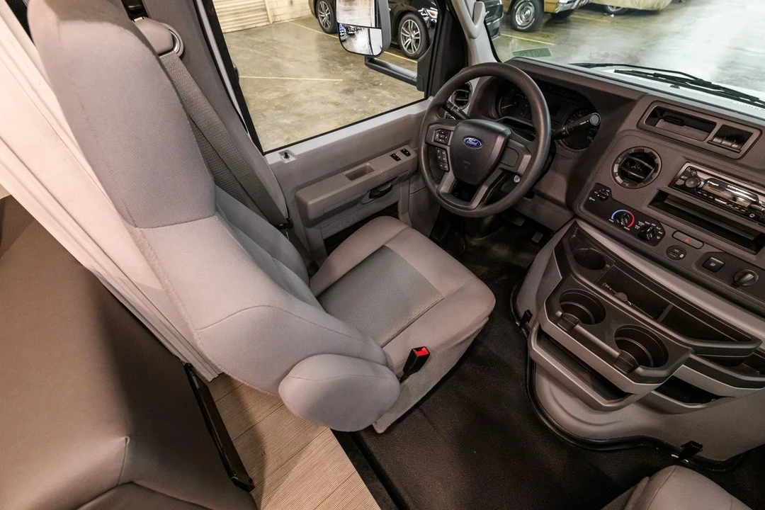 2022 Ford Econoline Van - Image 16 of 31
