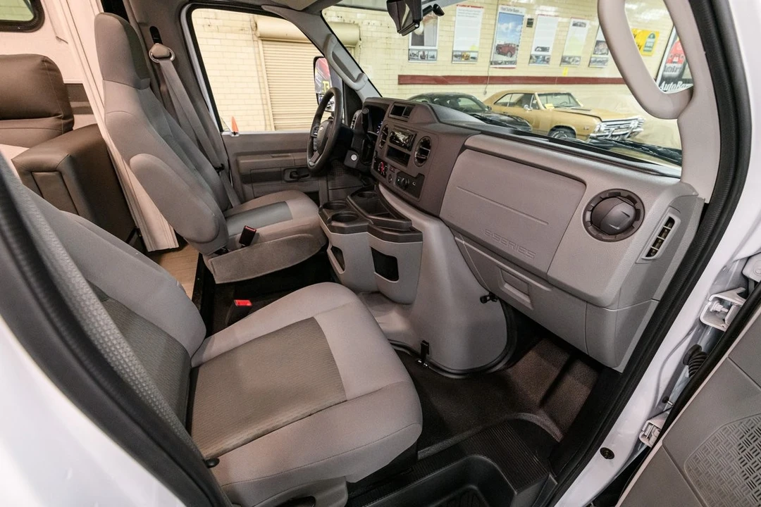 2022 Ford Econoline Van - Image 15 of 31