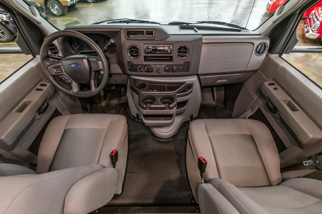 2022 Ford Econoline Van - Image 17 of 31