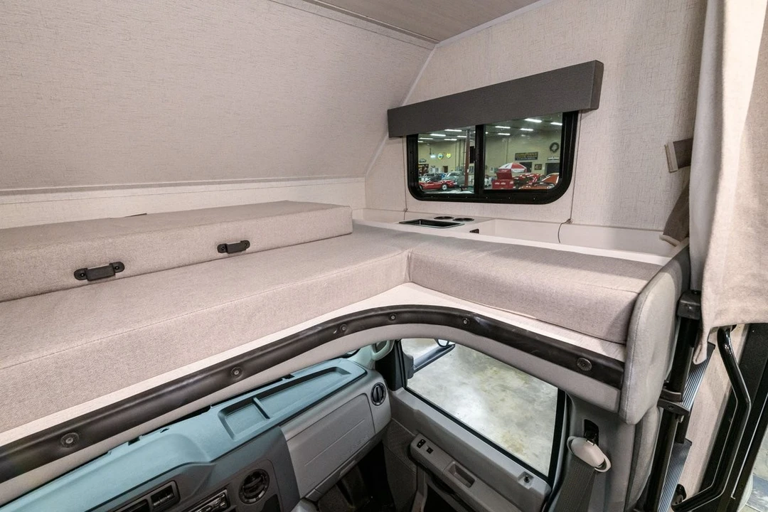 2022 Ford Econoline Van - Image 24 of 31