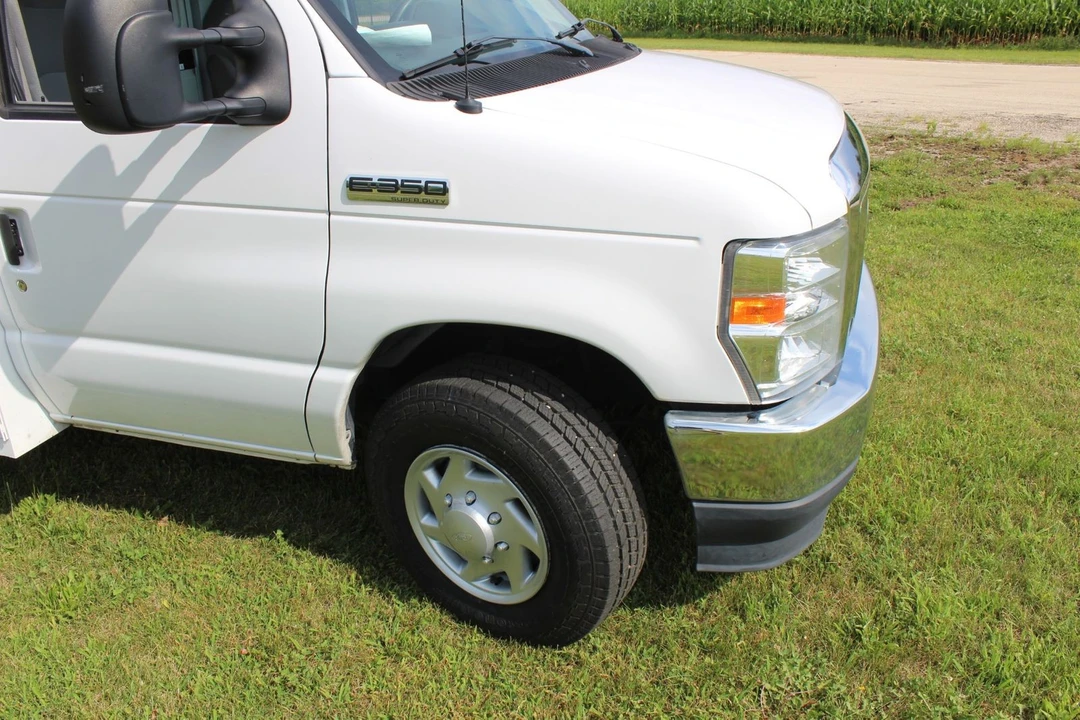 2022 Ford Econoline Van - Image 4 of 12