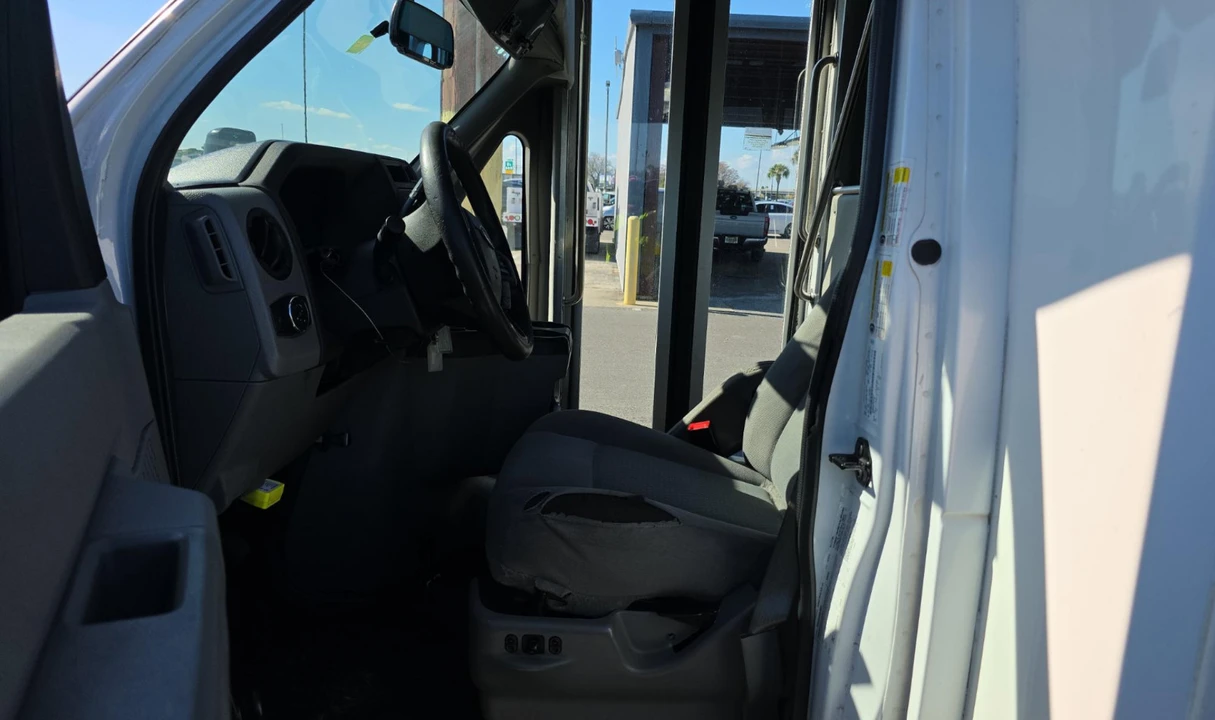 2022 Ford Econoline Van - Image 10 of 21