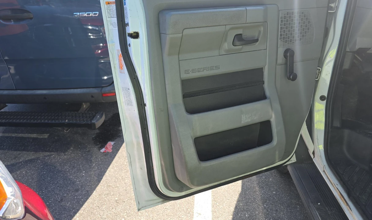 2022 Ford Econoline Van - Image 8 of 21