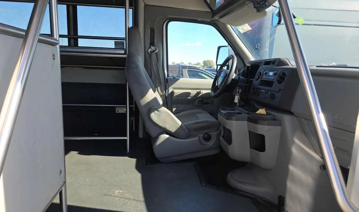 2022 Ford Econoline Van - Image 9 of 21