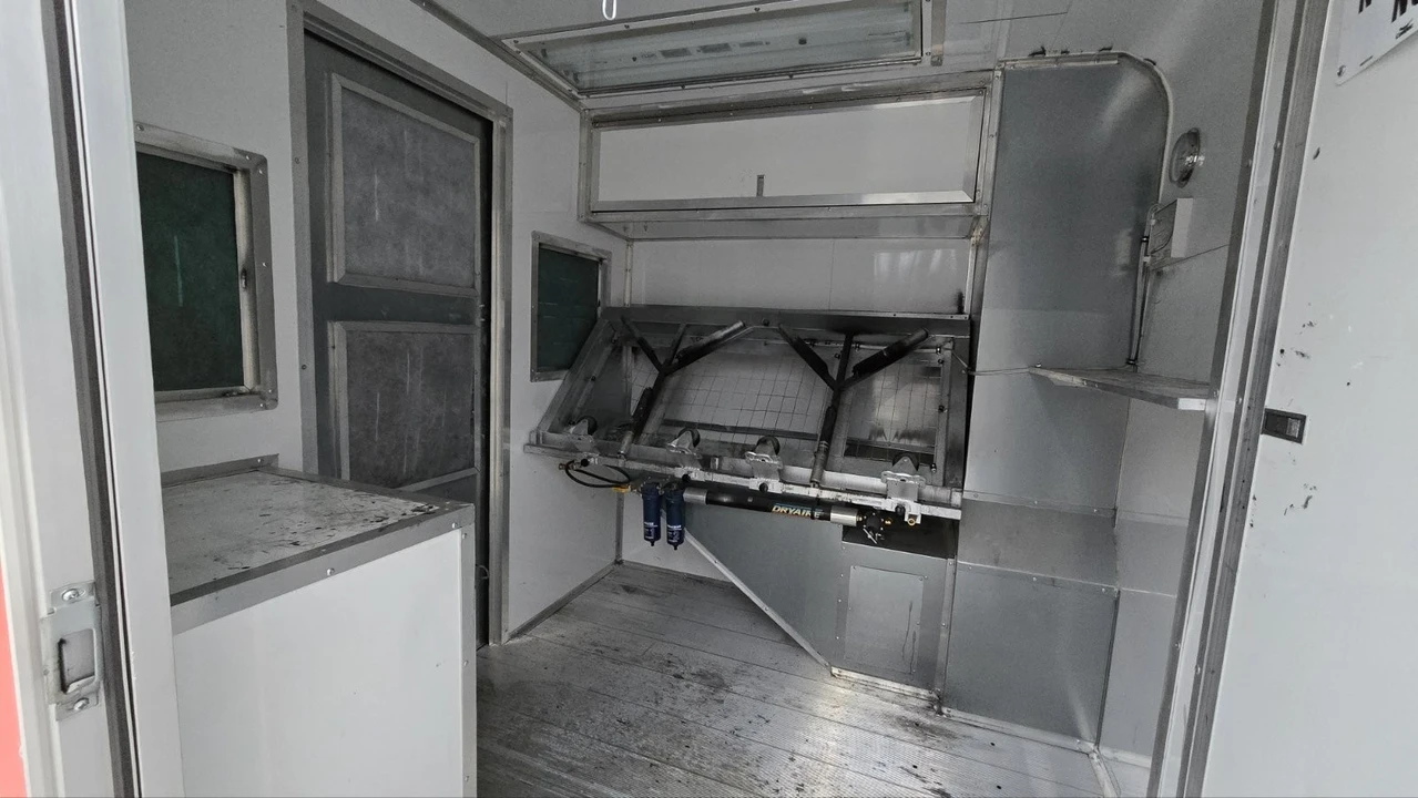 2022 Ford Econoline Van - Image 17 of 21
