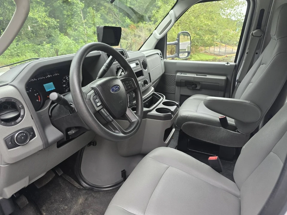 2022 Ford Econoline Van - Image 13 of 21