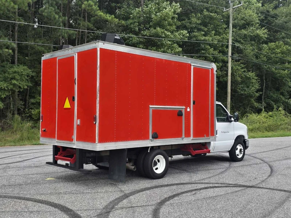 2022 Ford Econoline Van - Image 5 of 21