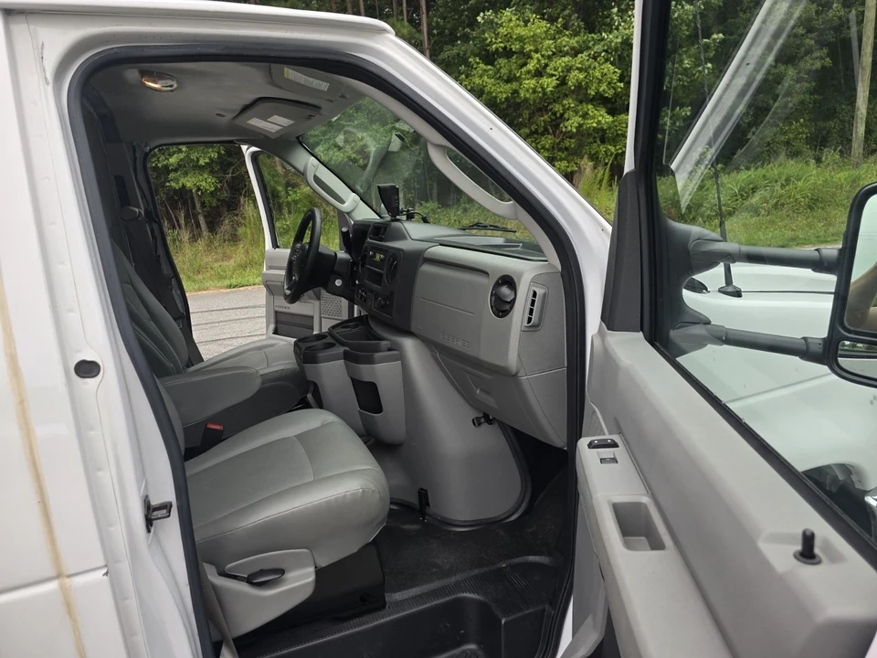 2022 Ford Econoline Van - Image 14 of 21