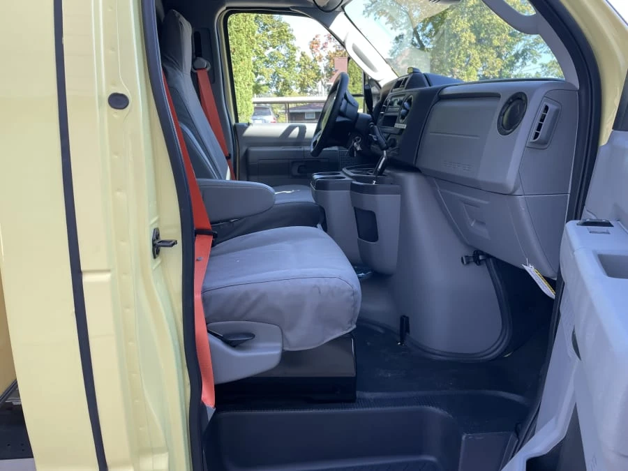 2022 Ford Econoline Van - Image 19 of 27