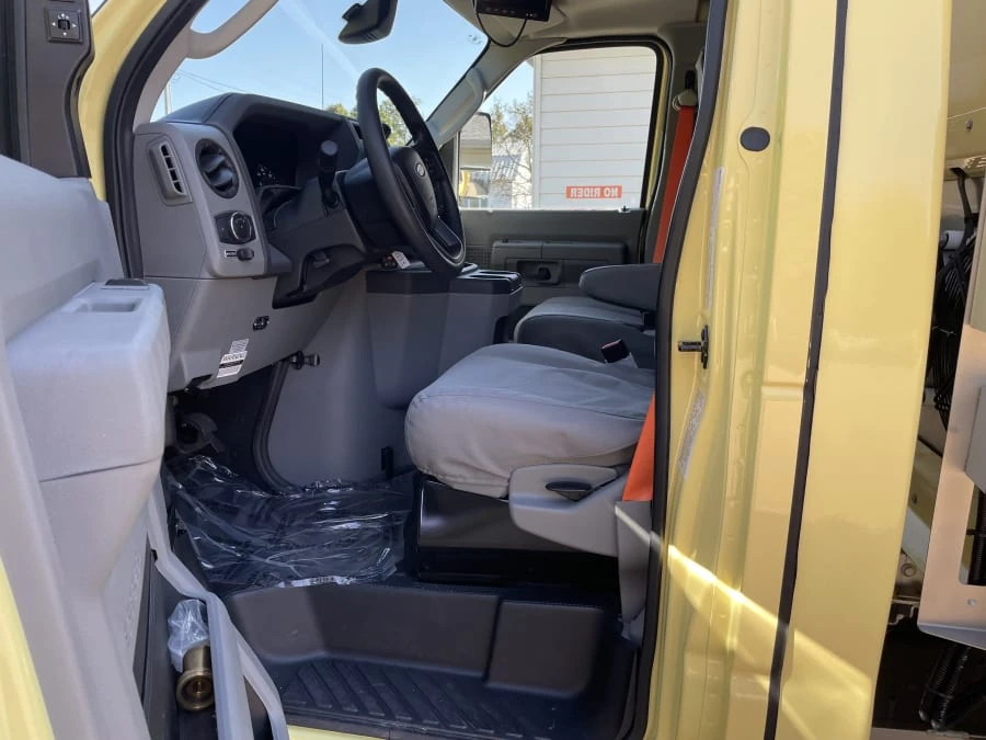 2022 Ford Econoline Van - Image 13 of 27