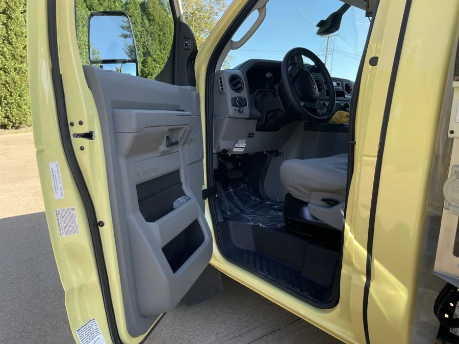 2022 Ford Econoline Van - Image 21 of 27